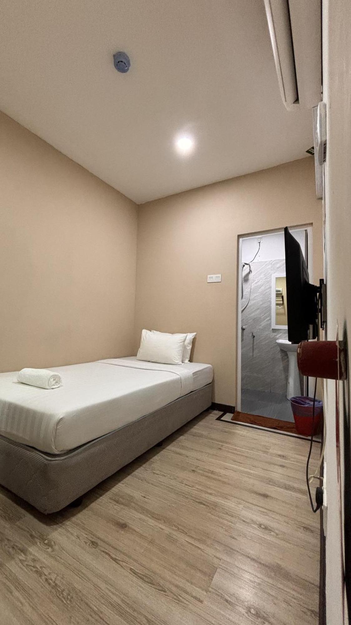 Ada Hotel & Apartment Куала-Тренгану Экстерьер фото