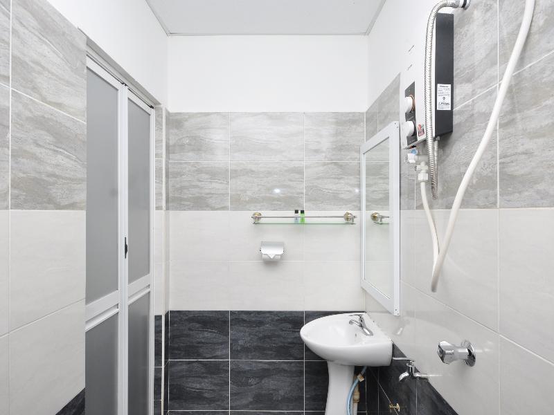 Ada Hotel & Apartment Куала-Тренгану Экстерьер фото